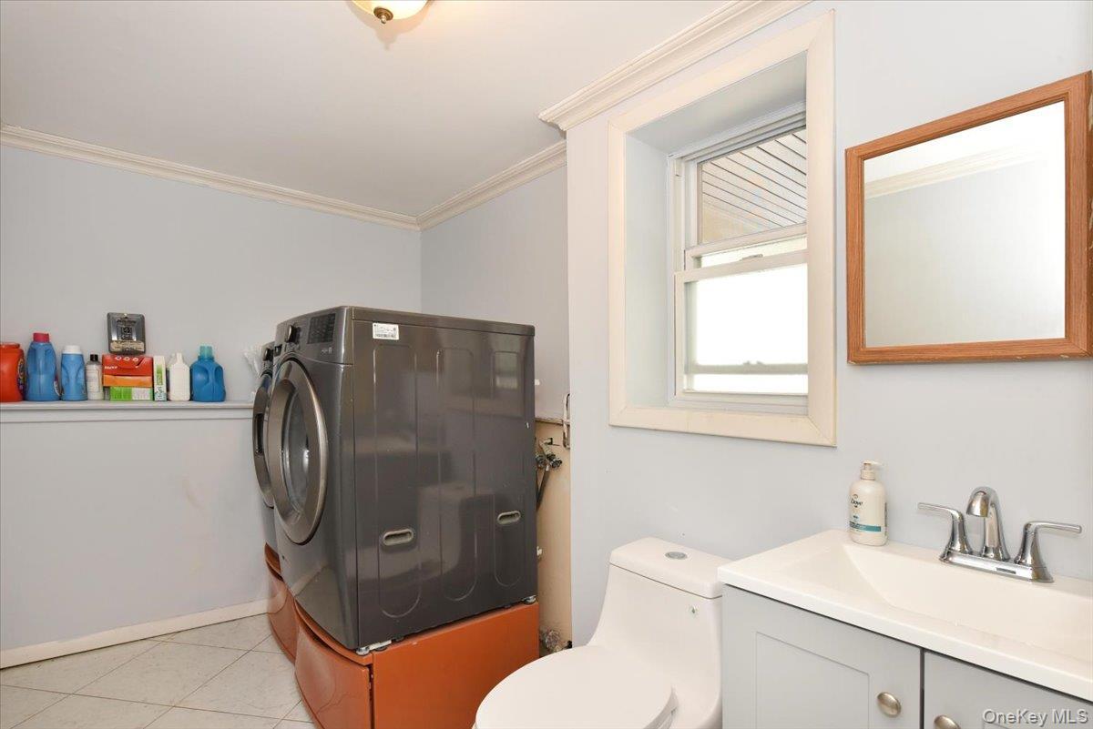 Single Family Block  Nassau County, NY 11762, MLS-921800-27