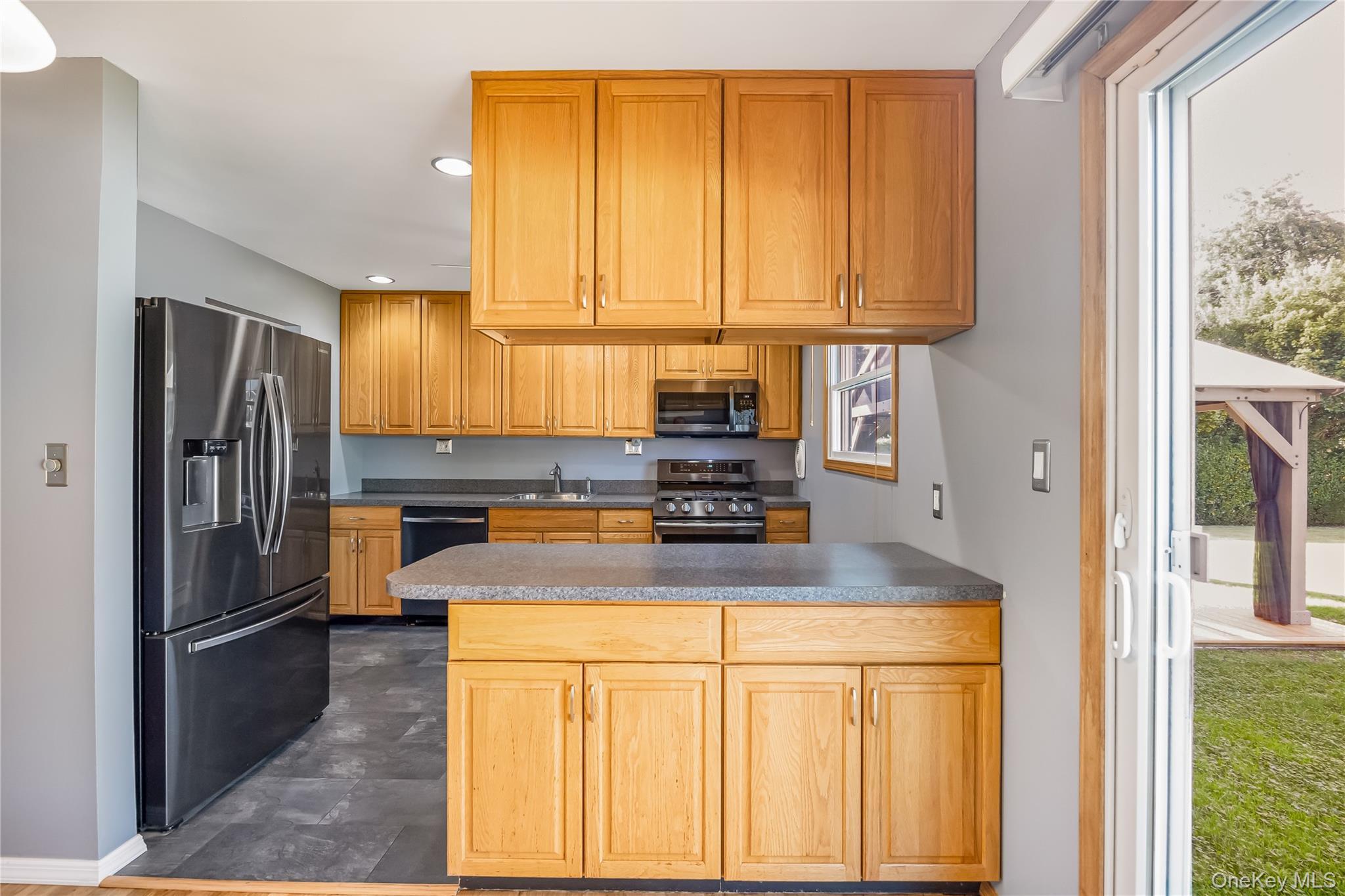 Single Family Whalen Suffolk County, NY 11703, MLS-921858-19