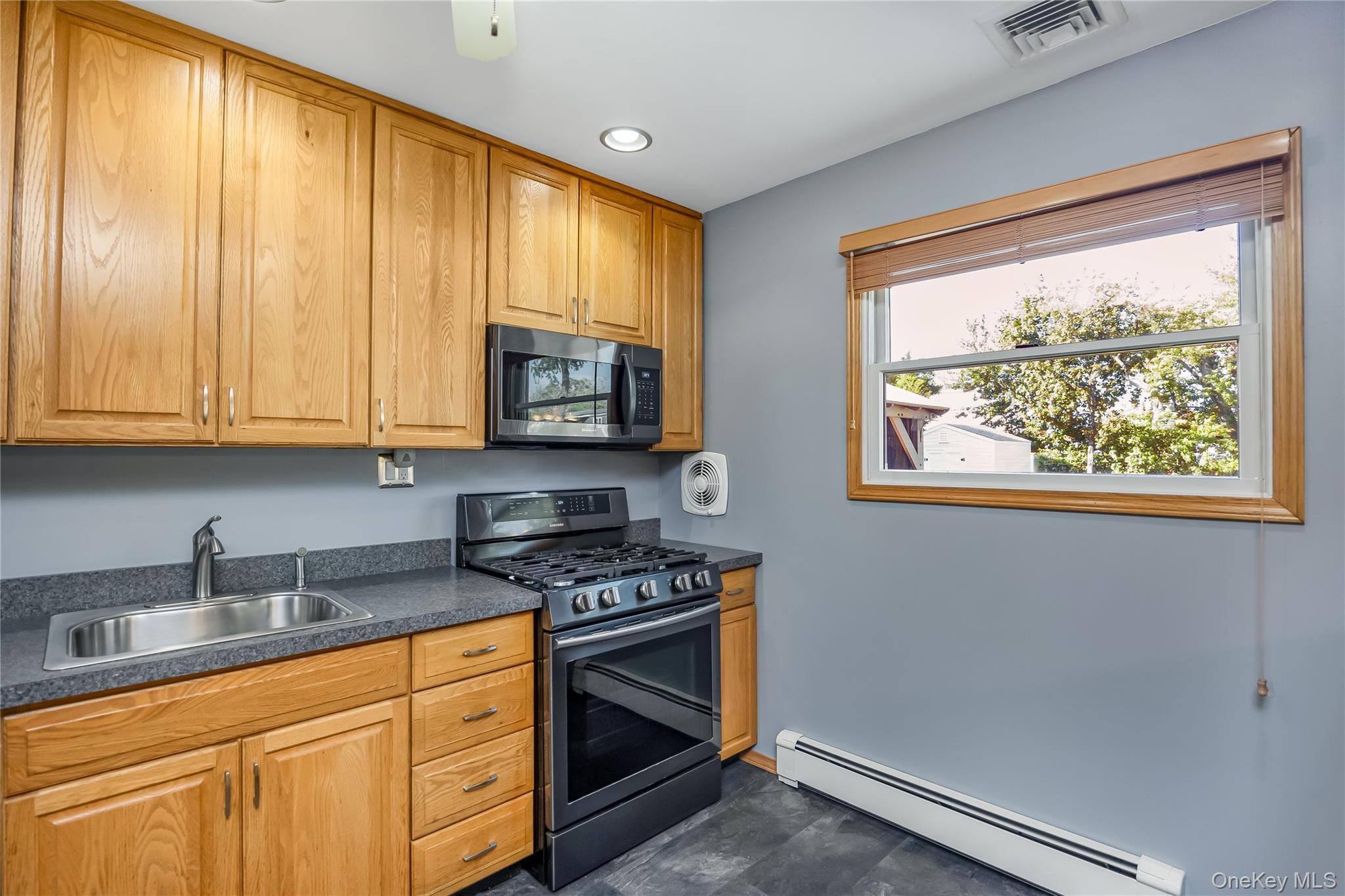 Single Family Whalen Suffolk County, NY 11703, MLS-921858-20