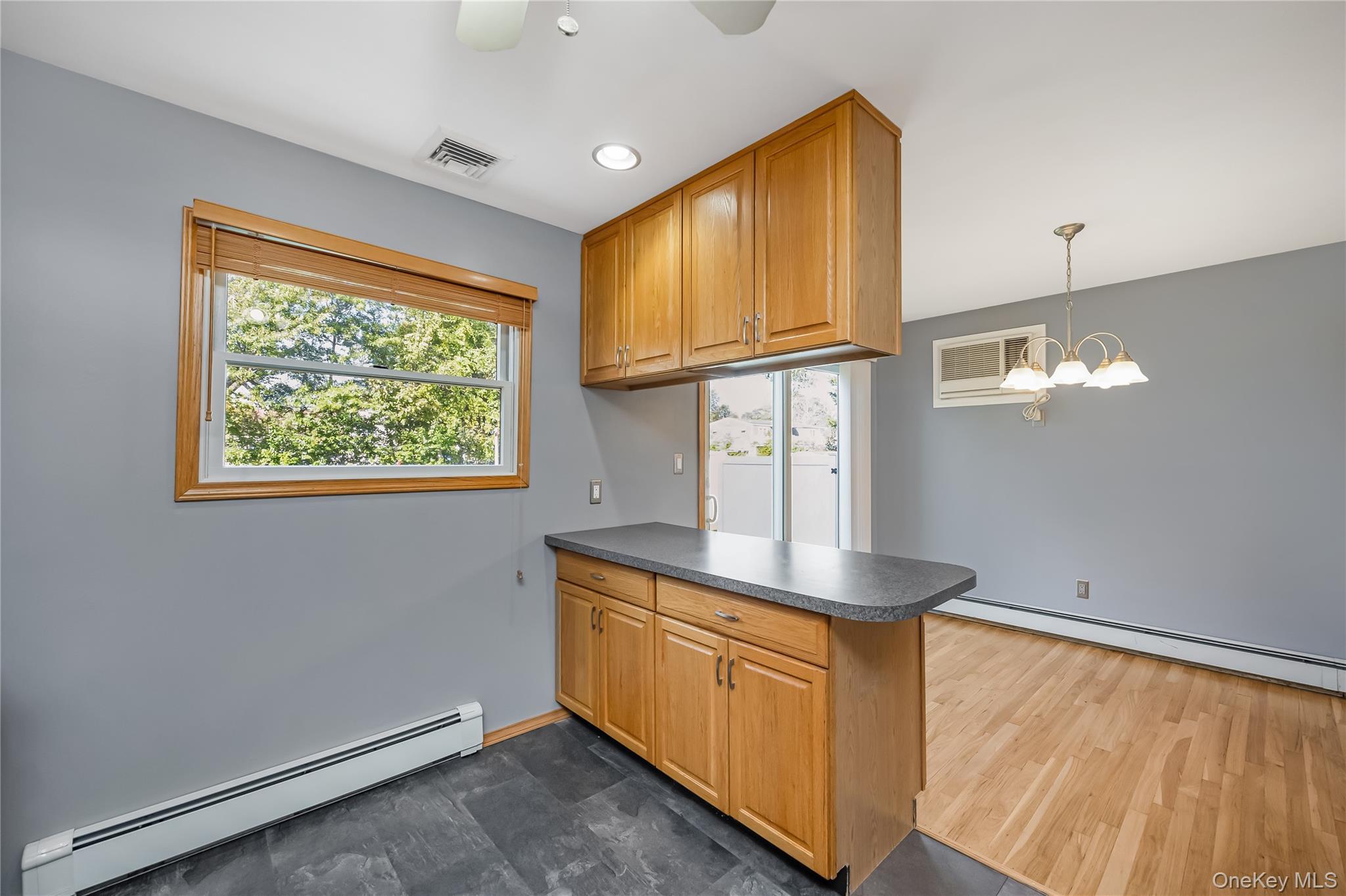 Single Family Whalen Suffolk County, NY 11703, MLS-921858-21