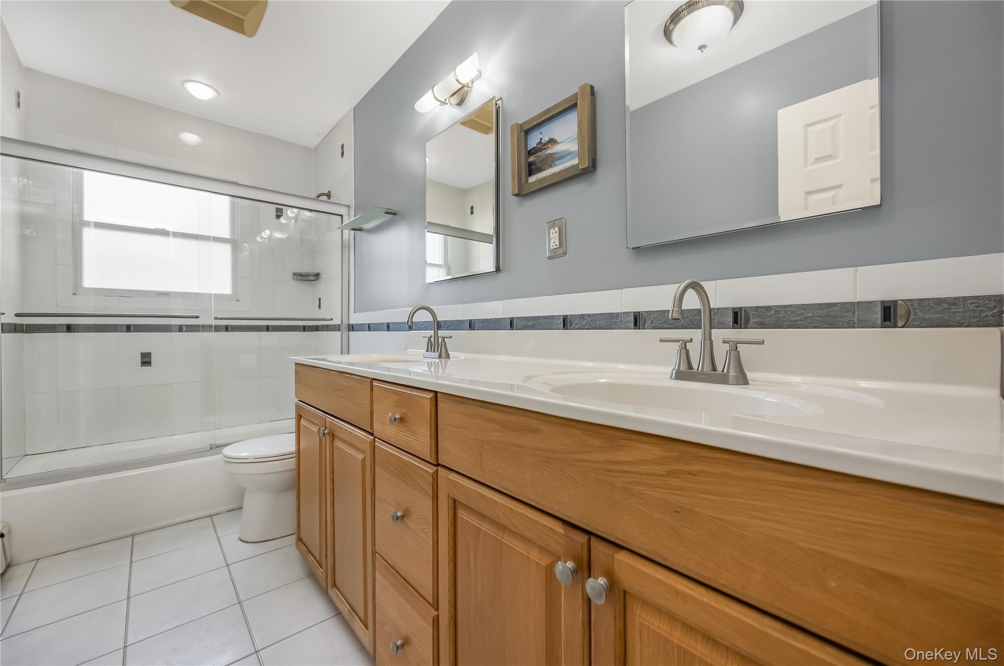 Single Family Whalen Suffolk County, NY 11703, MLS-921858-23