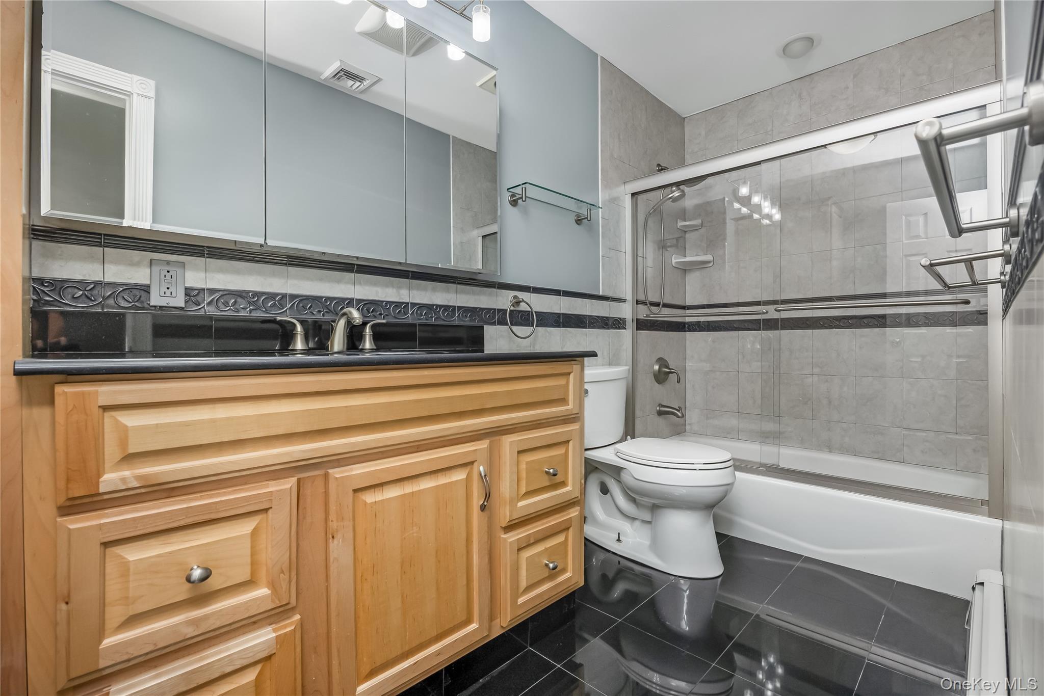 Single Family Whalen Suffolk County, NY 11703, MLS-921858-30