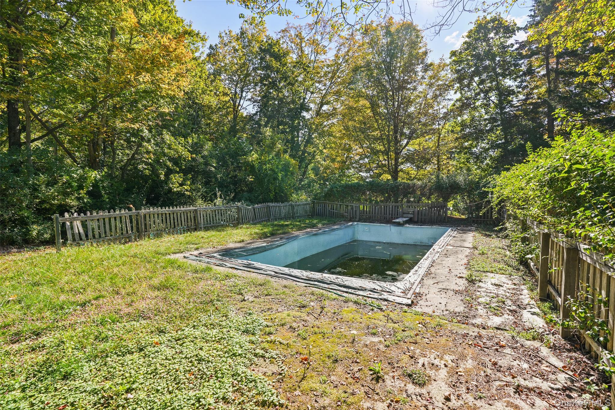 Single Family Smith Ridge  Westchester County, NY 10590, MLS-921883-24