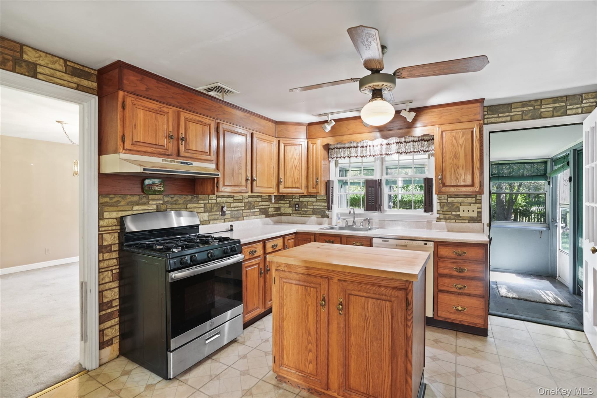 Single Family Smith Ridge  Westchester County, NY 10590, MLS-921883-9