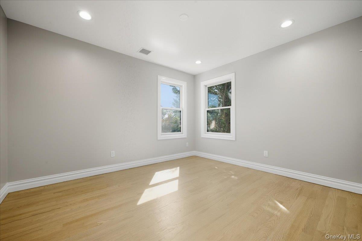 Single Family Cottage  Blvd  Nassau County, NY 11801, MLS-921947-19