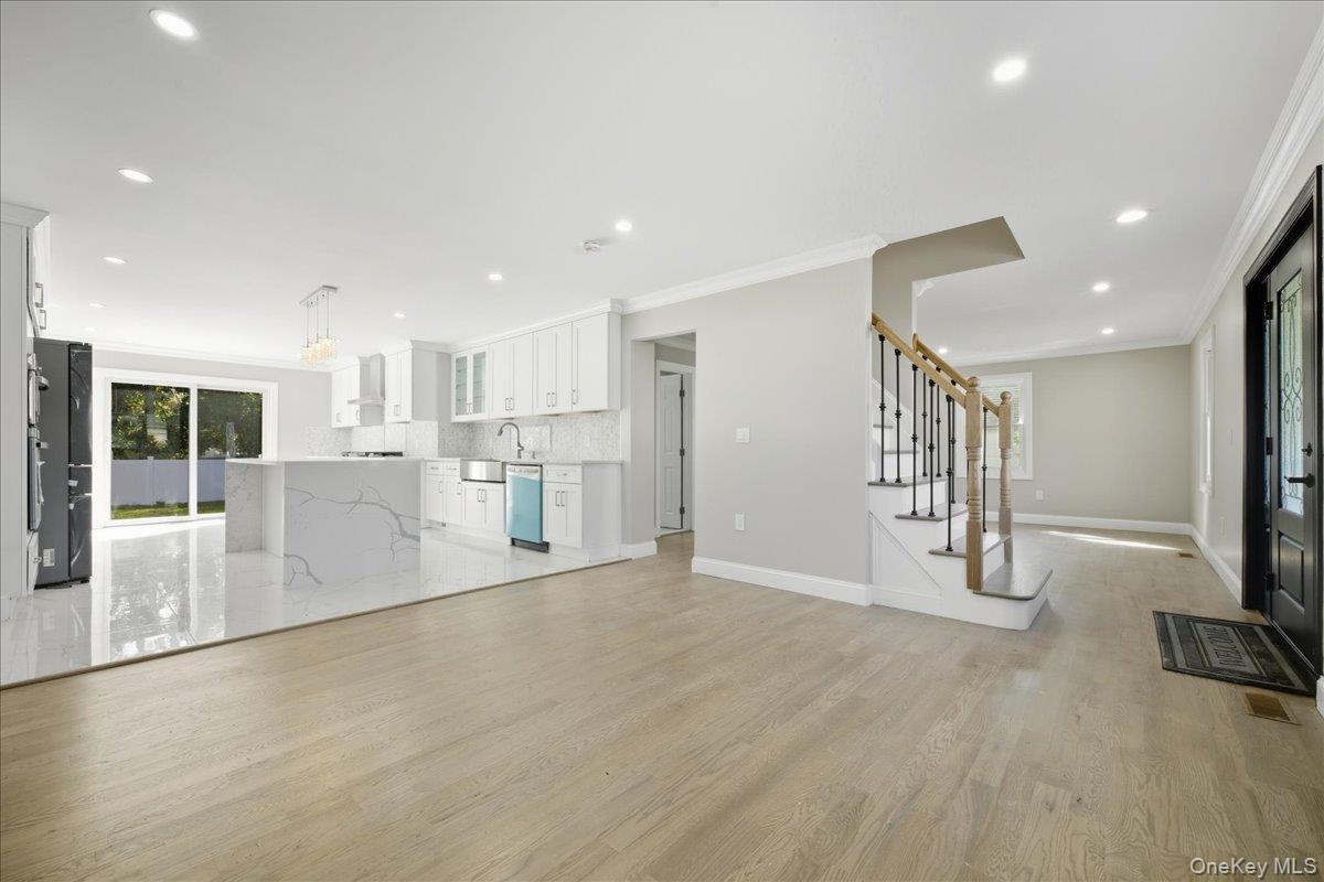 Single Family Cottage  Blvd  Nassau County, NY 11801, MLS-921947-5