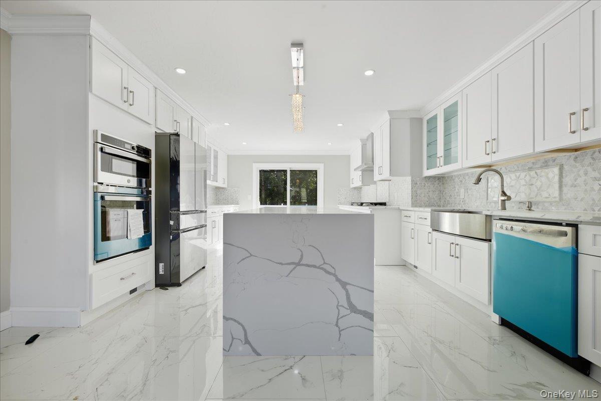 Single Family Cottage  Blvd  Nassau County, NY 11801, MLS-921947-7