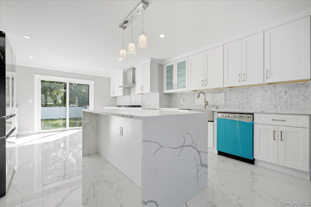 Single Family Cottage  Blvd  Nassau County, NY 11801, MLS-921947-8