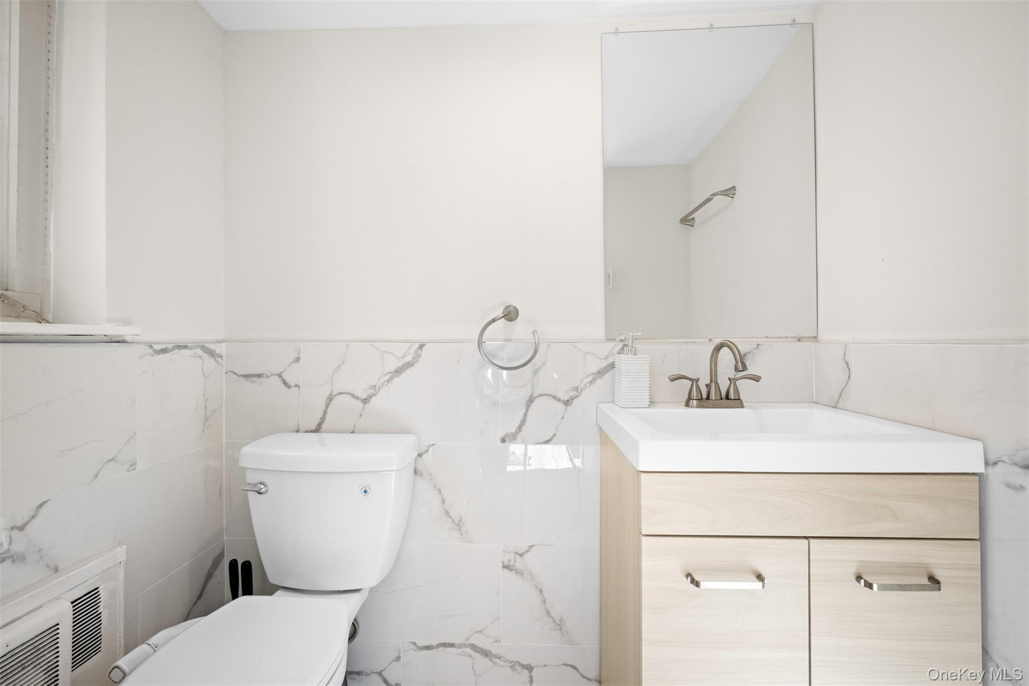 Single Family Phipps Nassau County, NY 11803, MLS-921963-22