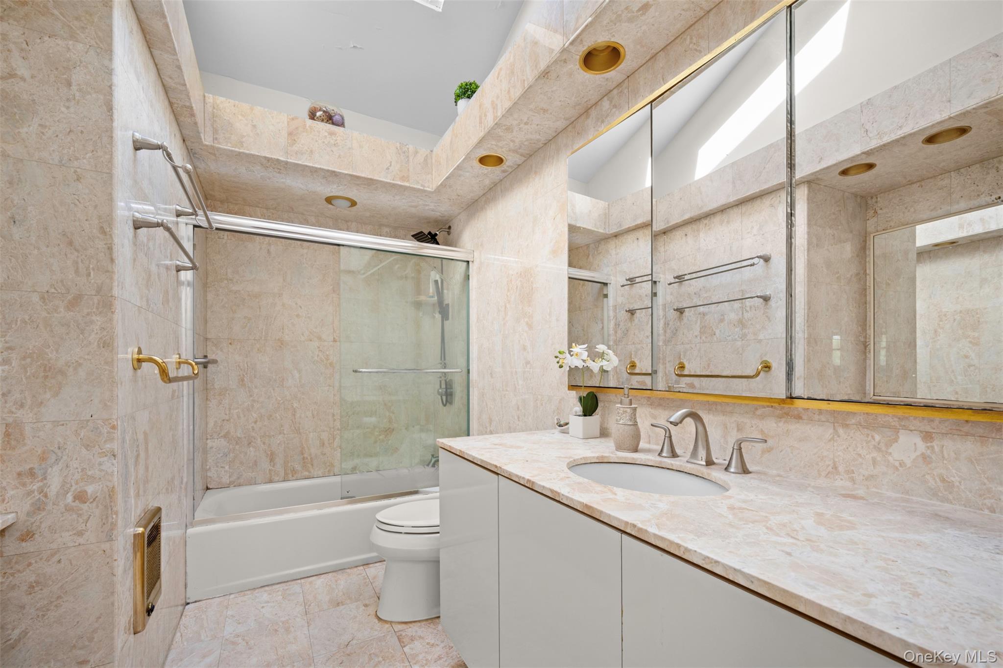 Single Family Phipps Nassau County, NY 11803, MLS-921963-33