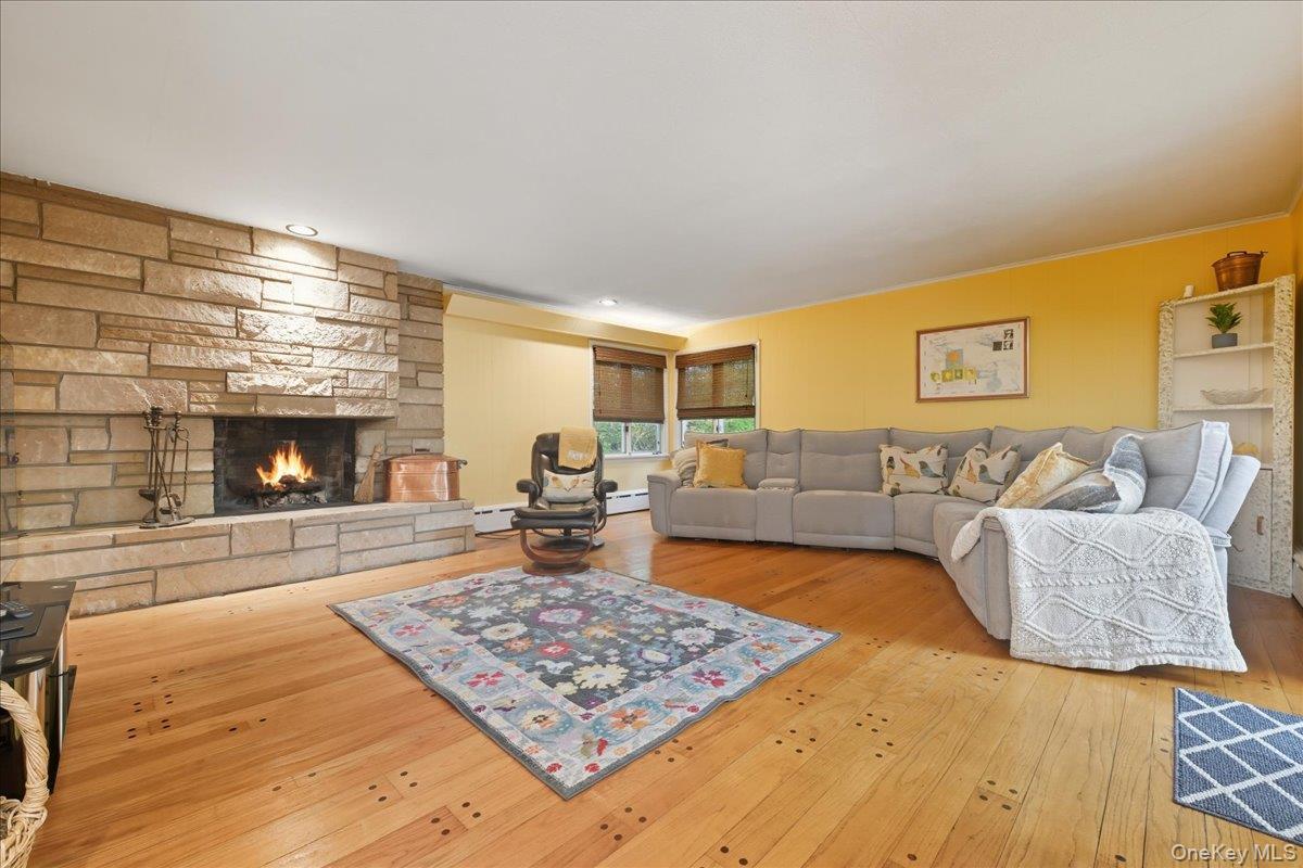 Single Family Ridge Nassau County, NY 11576, MLS-921976-19