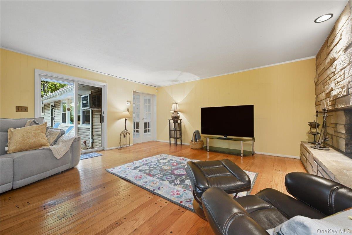 Single Family Ridge Nassau County, NY 11576, MLS-921976-21