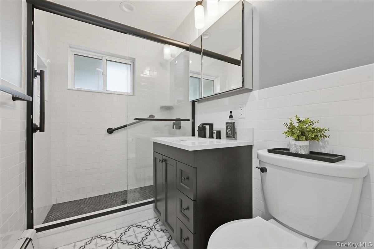 Single Family Ridge Nassau County, NY 11576, MLS-921976-27