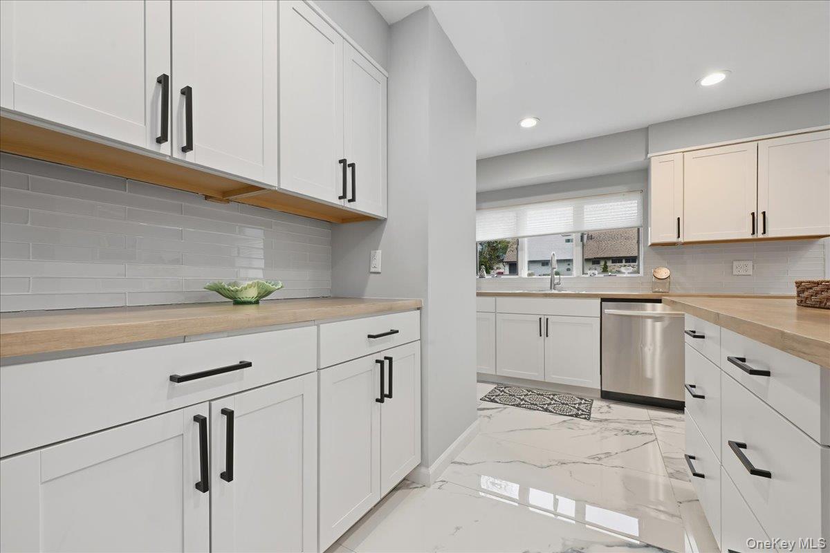 Single Family Ridge Nassau County, NY 11576, MLS-921976-8