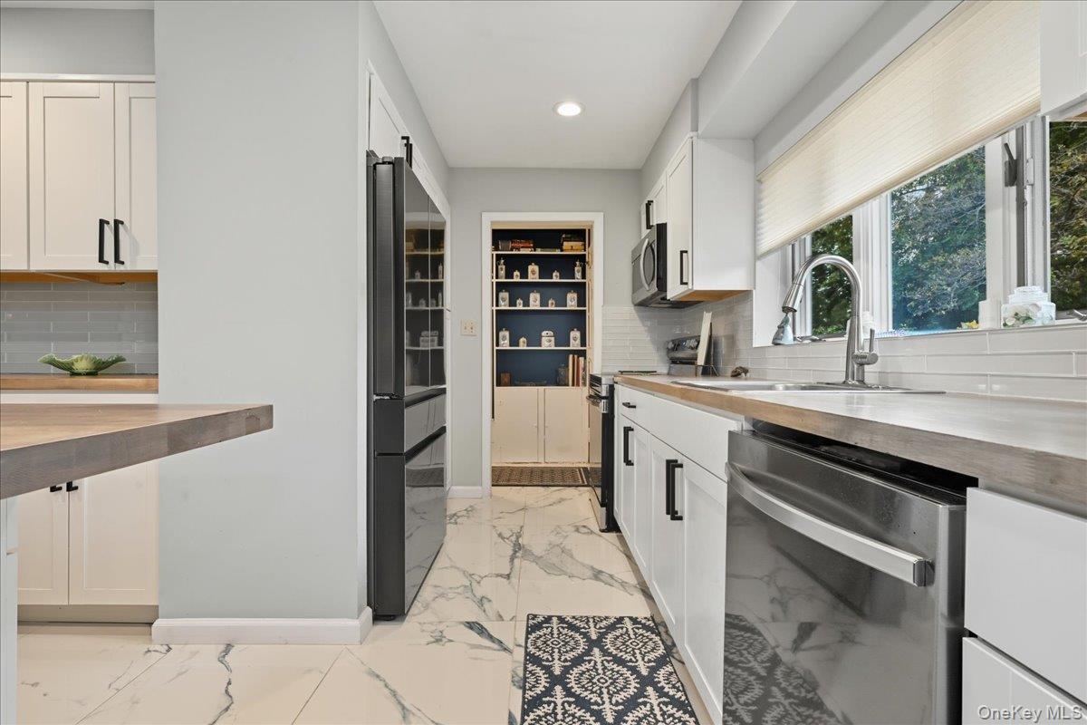 Single Family Ridge Nassau County, NY 11576, MLS-921976-9