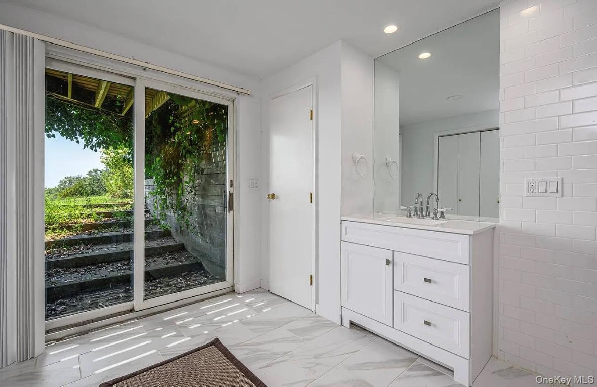 Single Family Noyack Suffolk County, NY 11976, MLS-922002-34