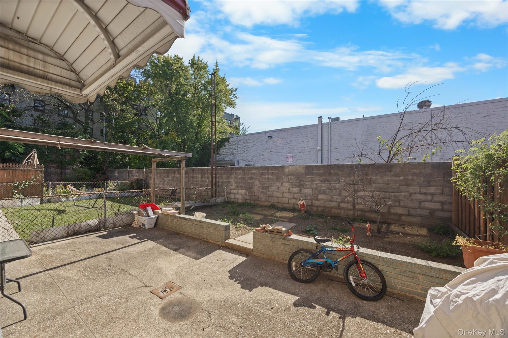 Single Family Mahan  Bronx, NY 10461, MLS-922004-26