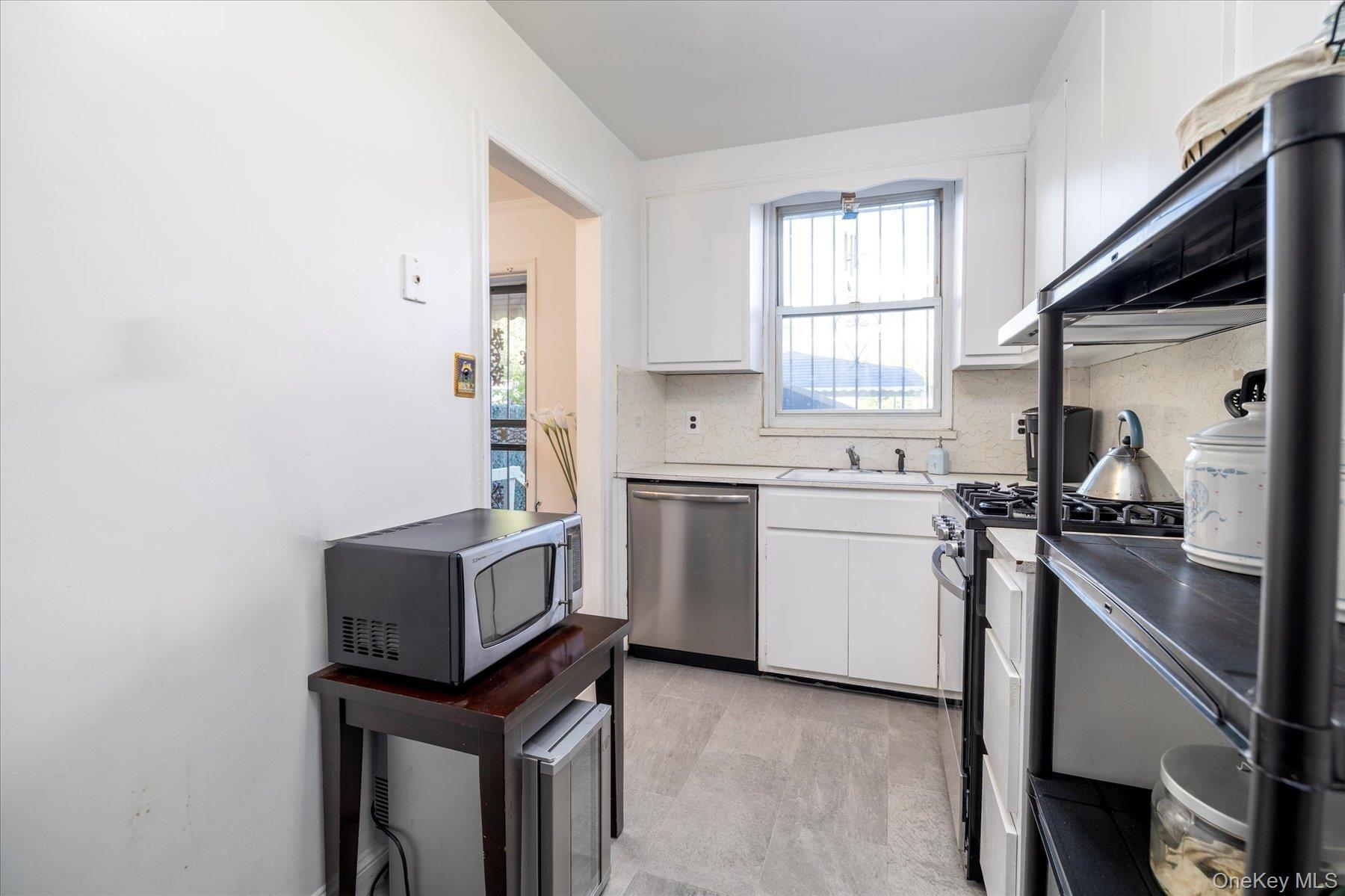 Single Family 28th Street  Queens, NY 11105, MLS-922005-11