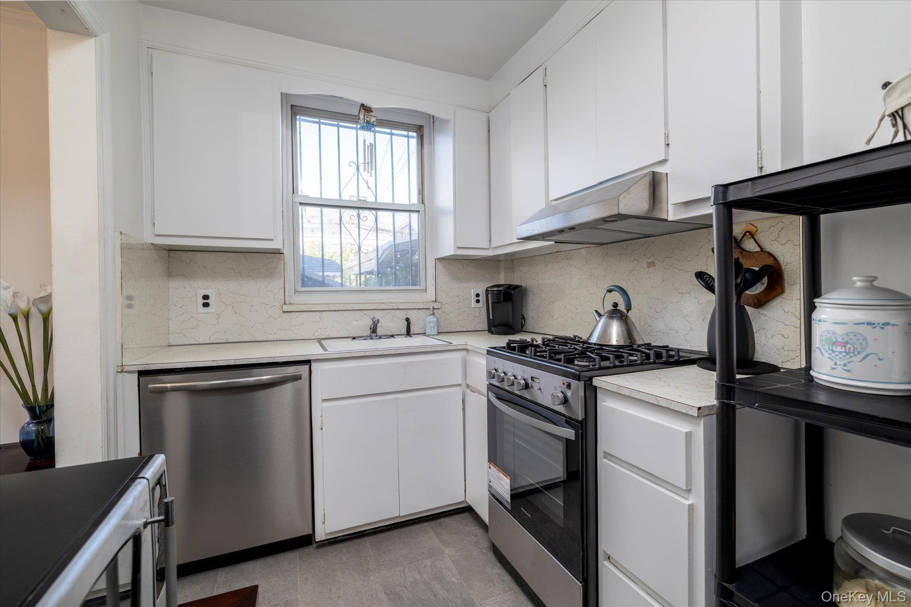 Single Family 28th Street  Queens, NY 11105, MLS-922005-12