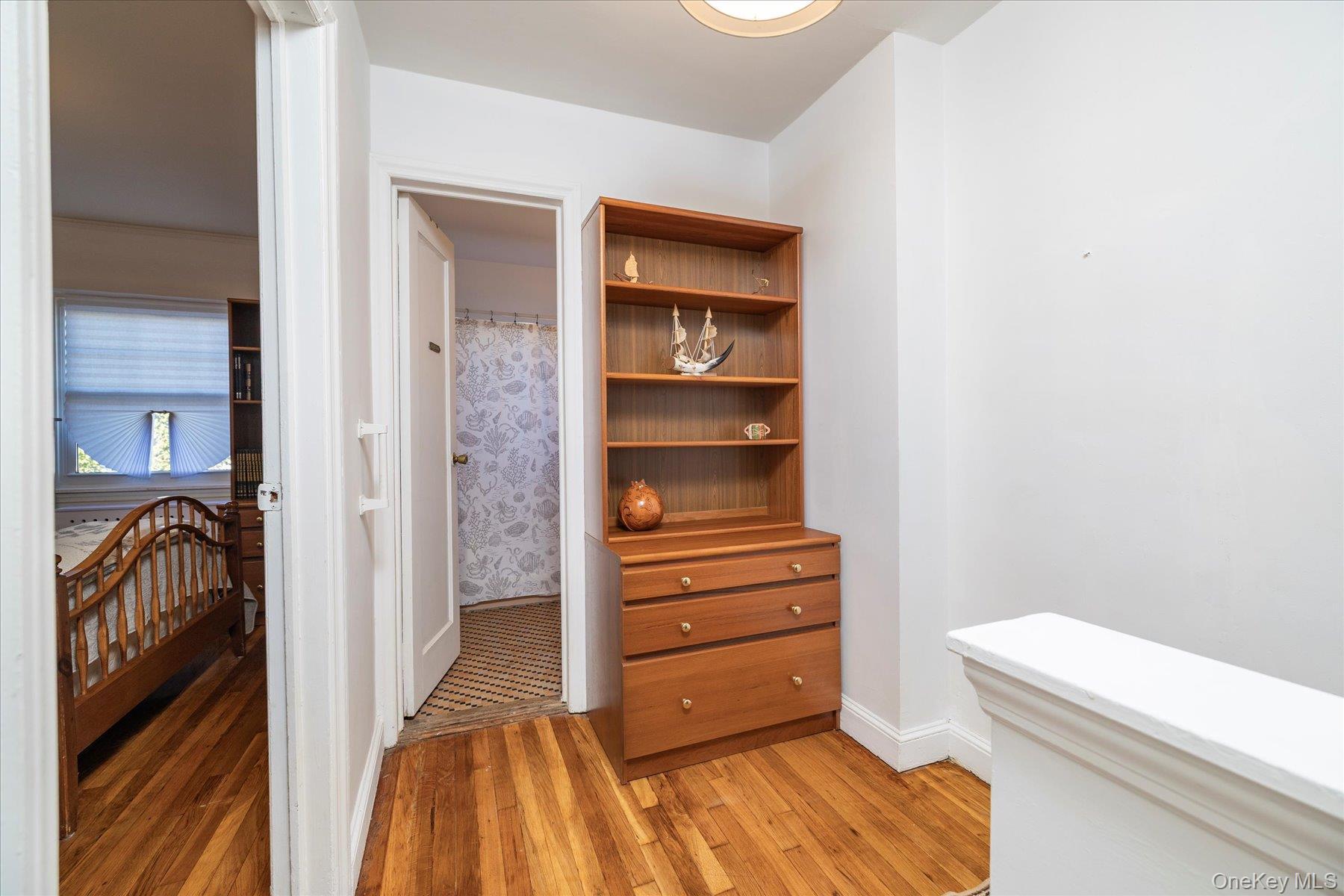 Single Family 28th Street  Queens, NY 11105, MLS-922005-14