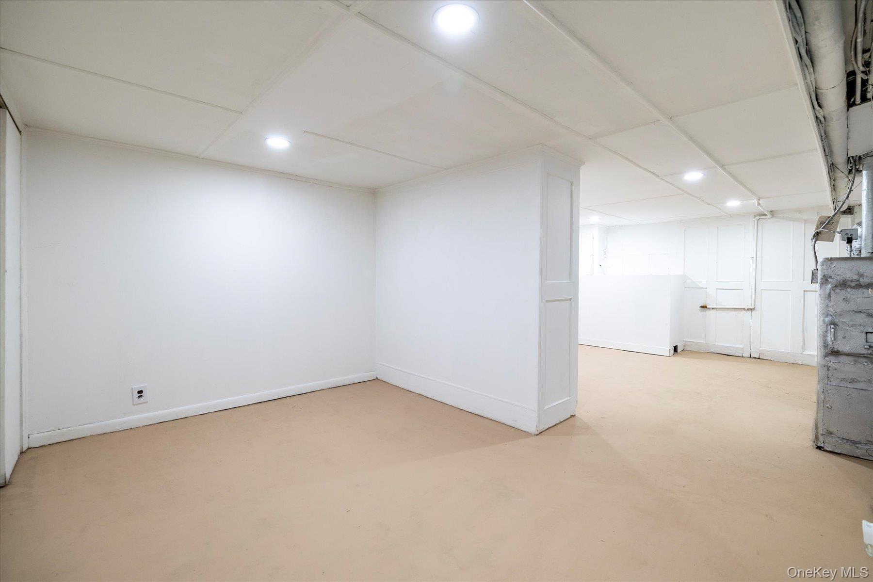 Single Family 28th Street  Queens, NY 11105, MLS-922005-20