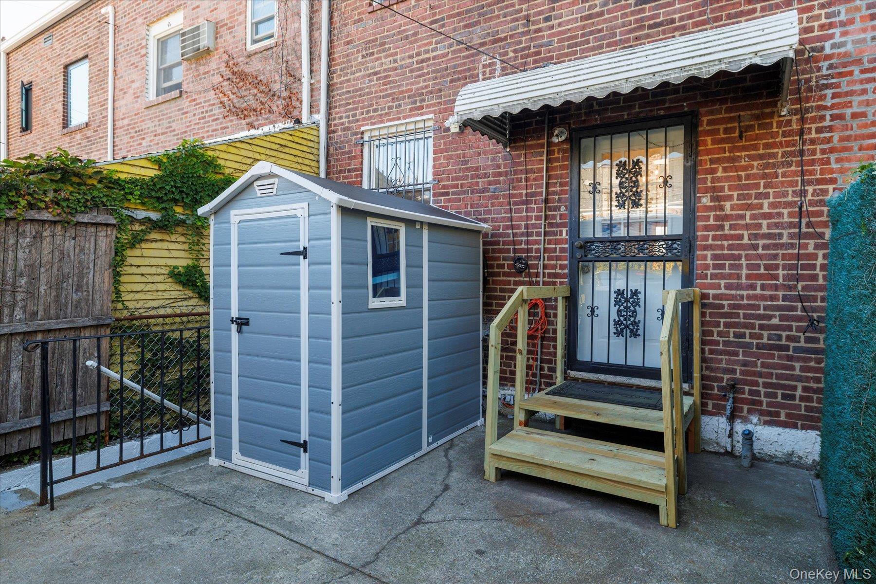 Single Family 28th Street  Queens, NY 11105, MLS-922005-27