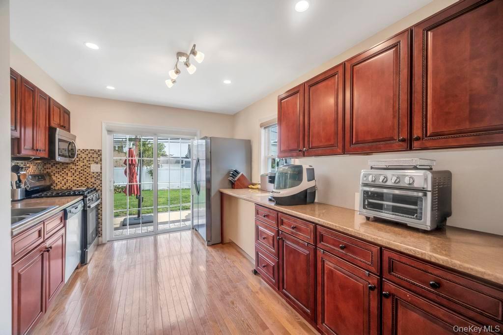 Single Family Lee  Nassau County, NY 11801, MLS-922014-12