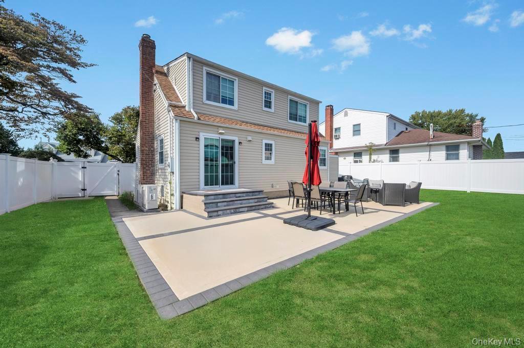 Single Family Lee  Nassau County, NY 11801, MLS-922014-33