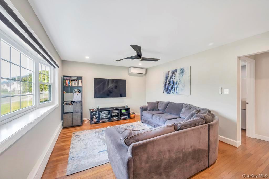 Single Family Lee  Nassau County, NY 11801, MLS-922014-5