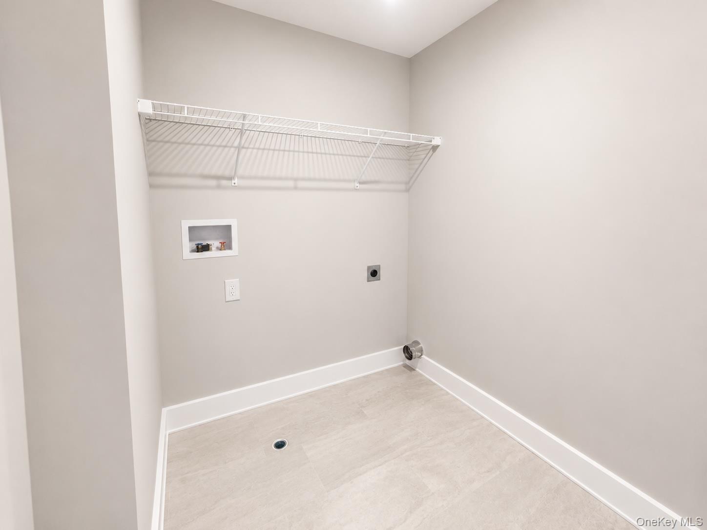 Single Family Gail Circle Suffolk County, NY 11778, MLS-922028-33