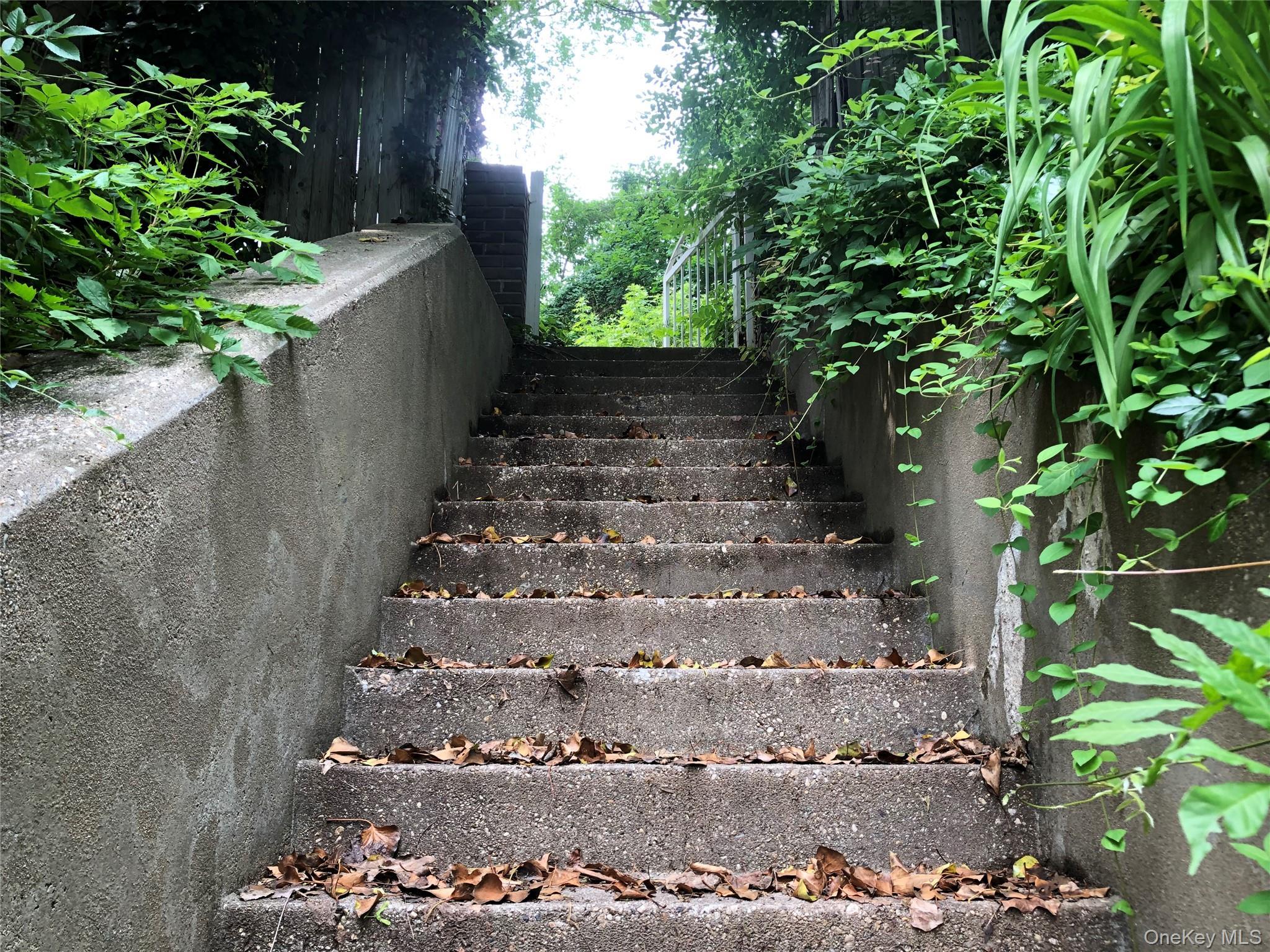 Single Family Northern Nassau County, NY 11576, MLS-922036-2