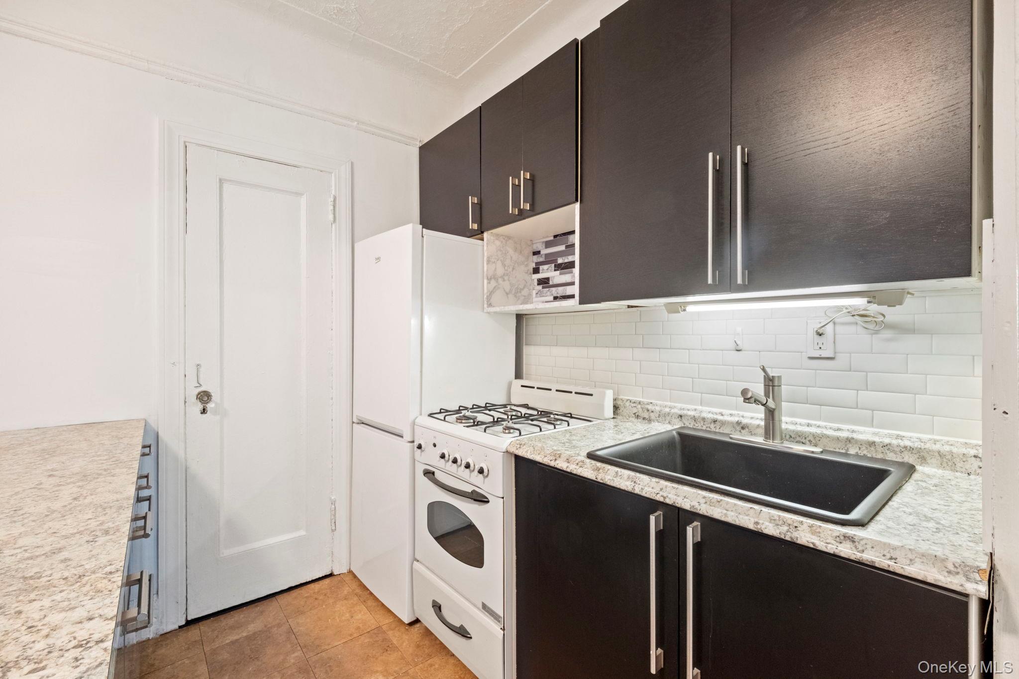 Coop Lafontaine  Bronx, NY 10457, MLS-922052-4