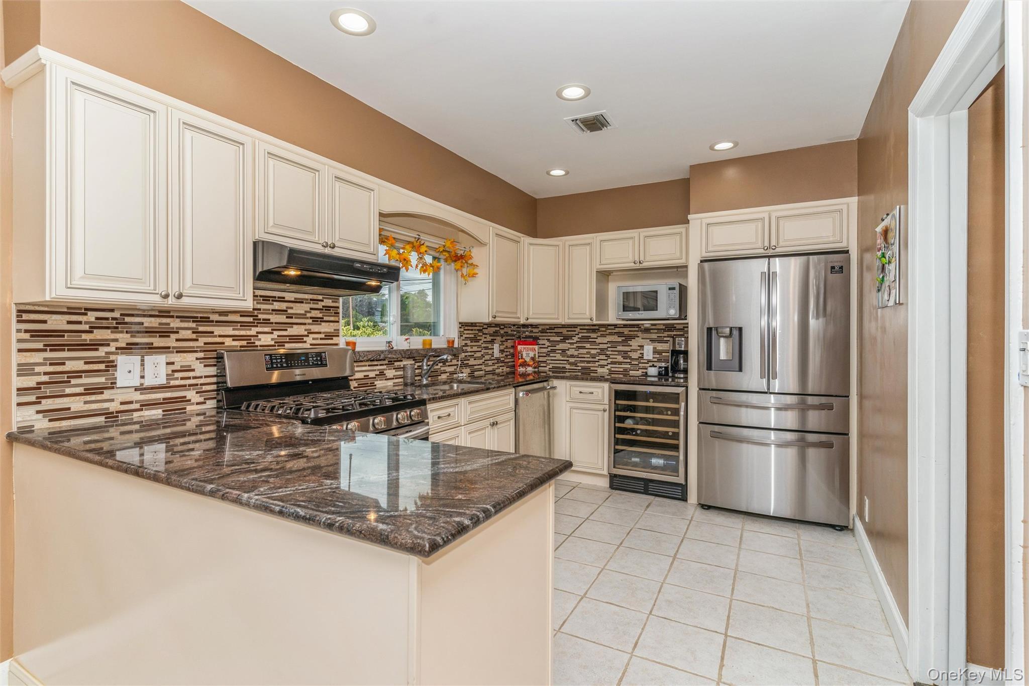 Single Family Channon Nassau County, NY 11557, MLS-922071-17