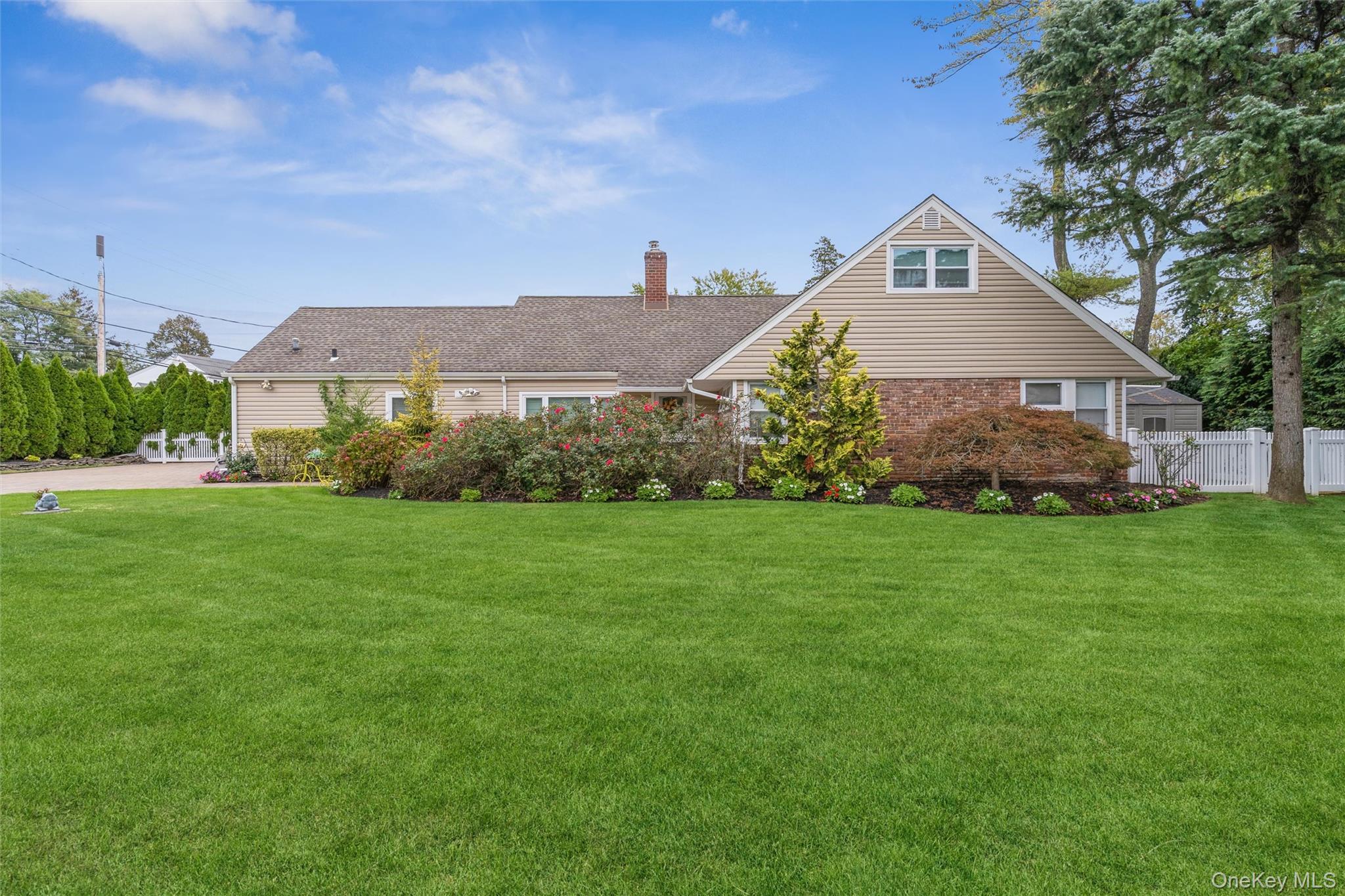 Single Family Channon Nassau County, NY 11557, MLS-922071-2