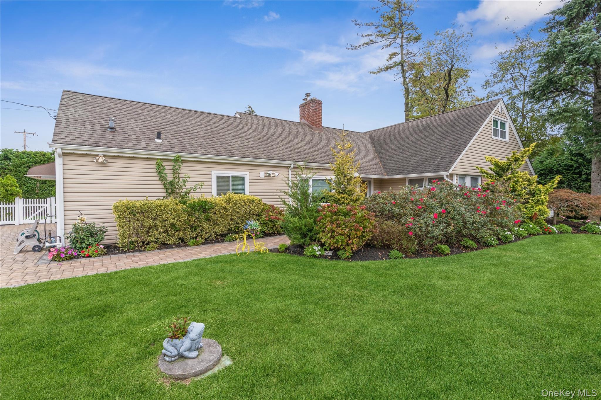 Single Family Channon Nassau County, NY 11557, MLS-922071-3