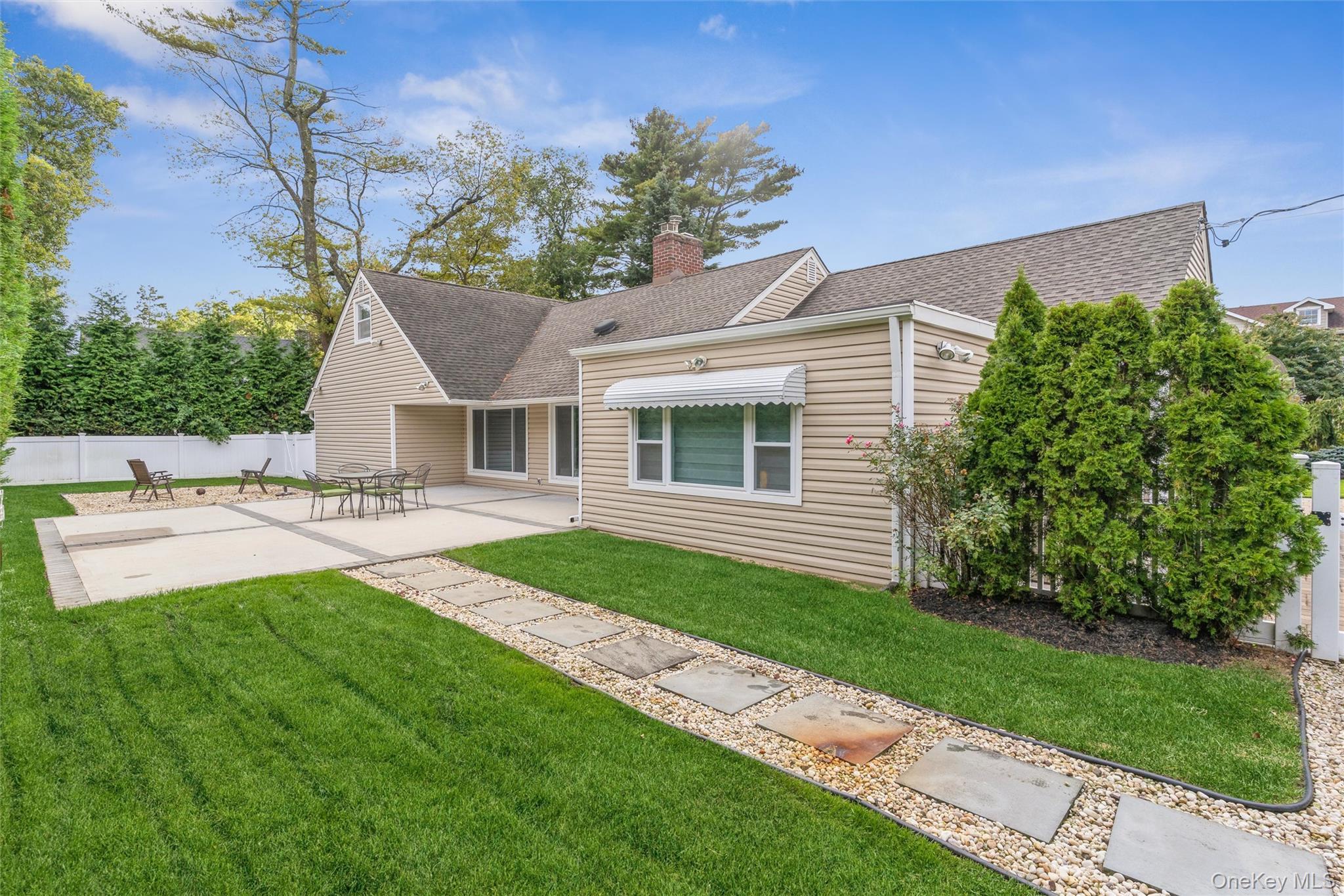 Single Family Channon Nassau County, NY 11557, MLS-922071-8