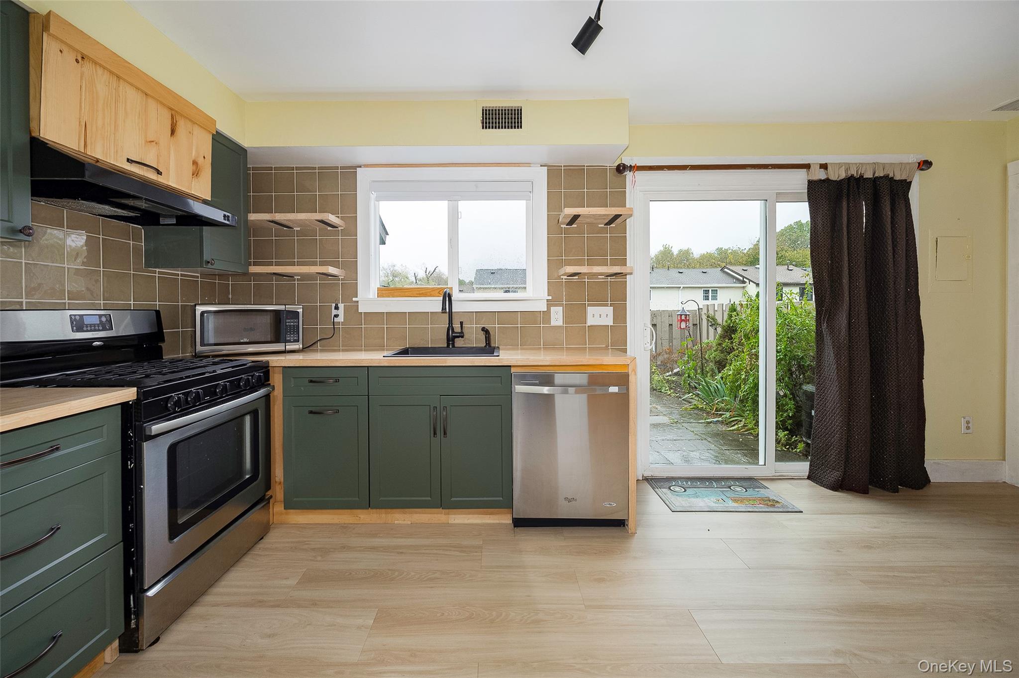 Single Family Sunny Brook Ulster County, NY 12528, MLS-922084-3