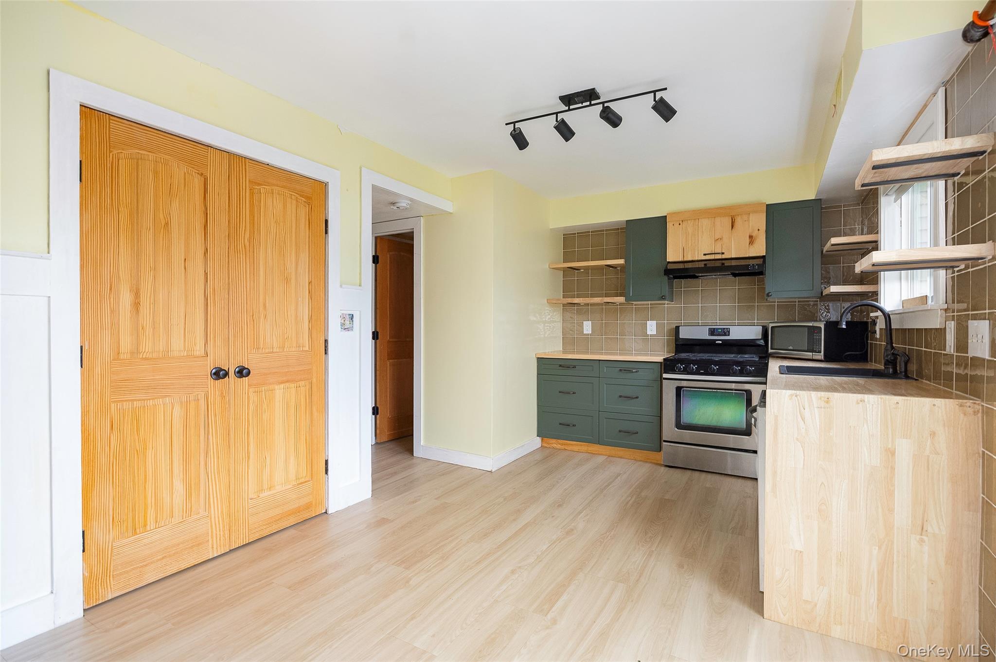 Single Family Sunny Brook Ulster County, NY 12528, MLS-922084-5