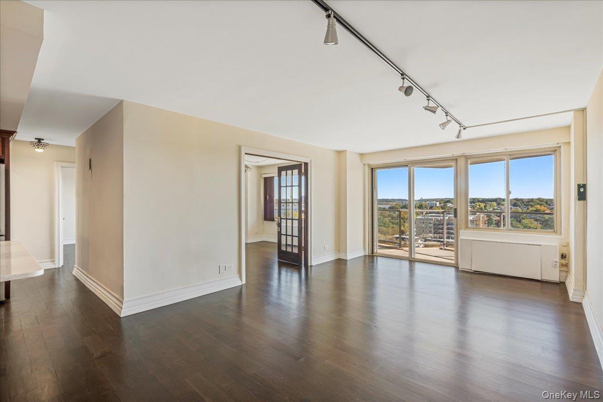 Coop 215th  Queens, NY 11360, MLS-922106-6