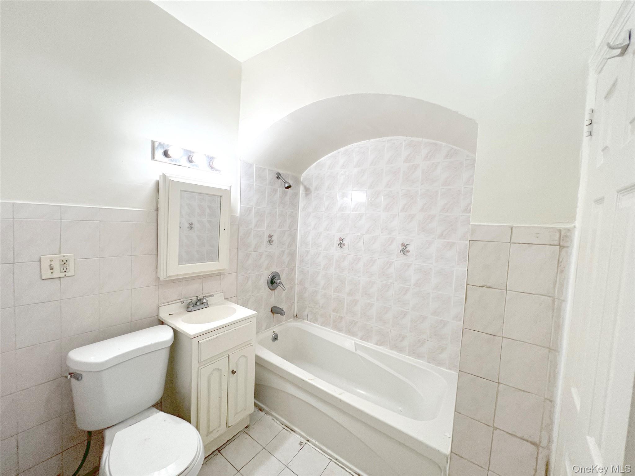 Single Family Avenue A  Brooklyn, NY 11236, MLS-922131-8