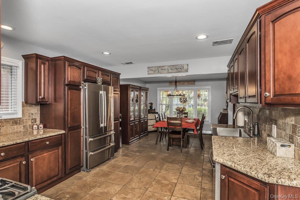 Single Family Soundview Nassau County, NY 11050, MLS-922134-10