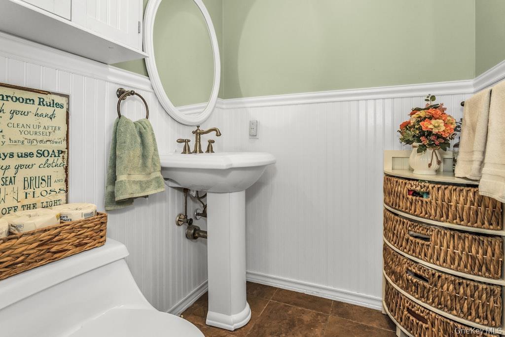 Single Family Soundview Nassau County, NY 11050, MLS-922134-12