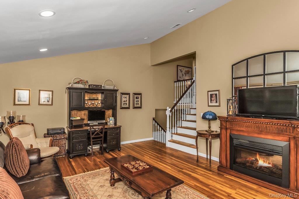 Single Family Soundview Nassau County, NY 11050, MLS-922134-15