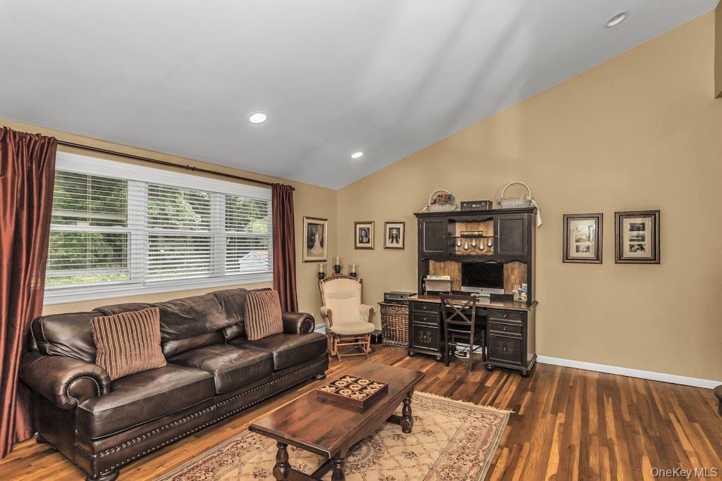 Single Family Soundview Nassau County, NY 11050, MLS-922134-16