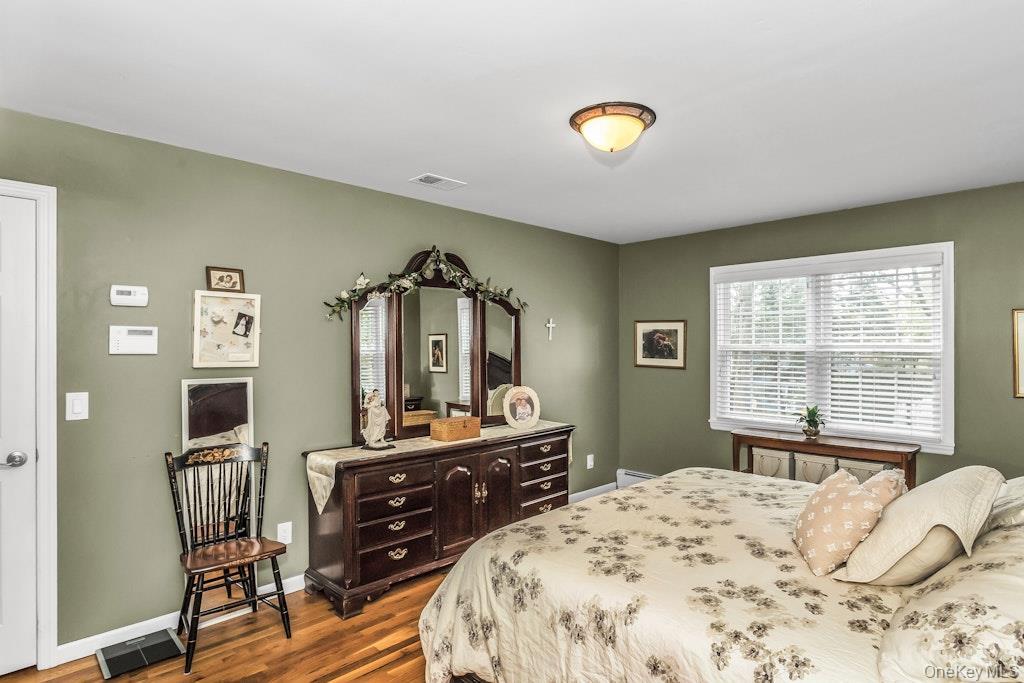 Single Family Soundview Nassau County, NY 11050, MLS-922134-19