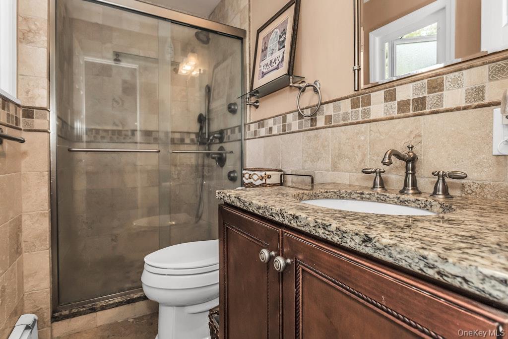 Single Family Soundview Nassau County, NY 11050, MLS-922134-21