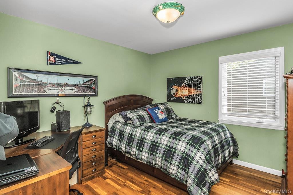 Single Family Soundview Nassau County, NY 11050, MLS-922134-22