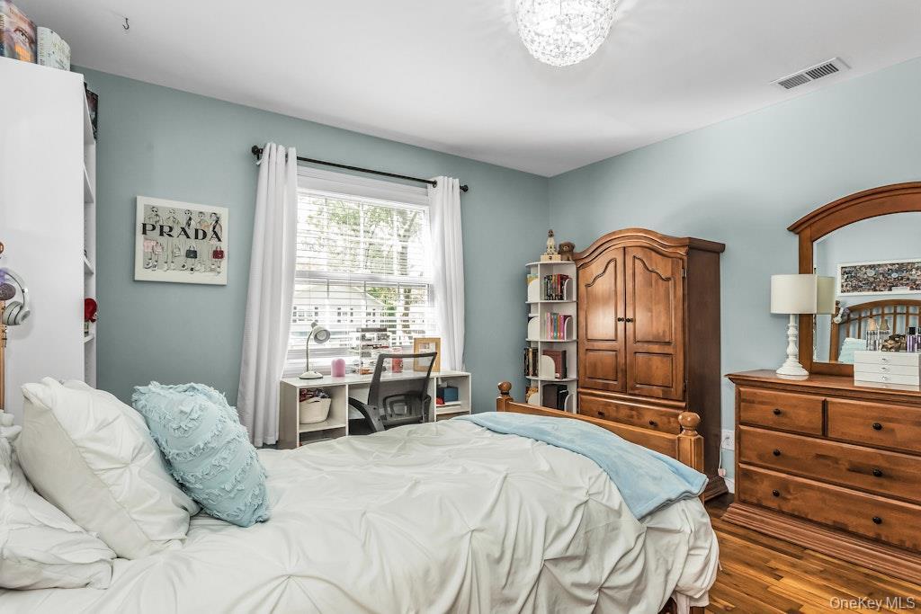 Single Family Soundview Nassau County, NY 11050, MLS-922134-24