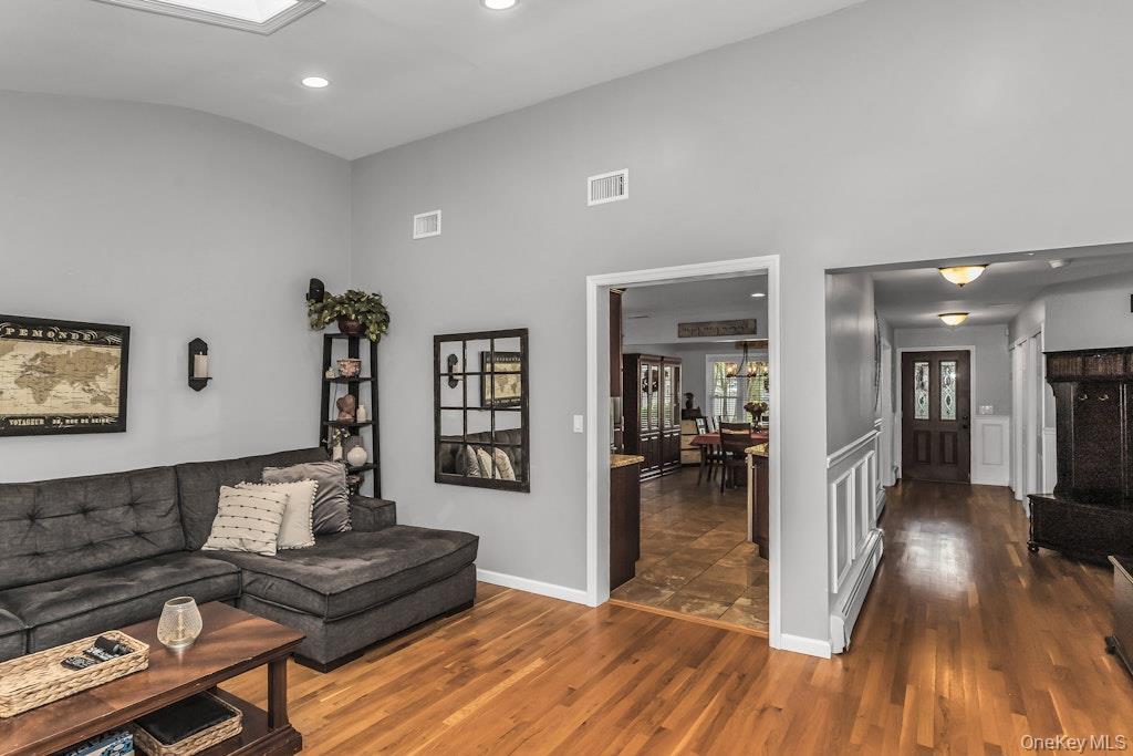 Single Family Soundview Nassau County, NY 11050, MLS-922134-5