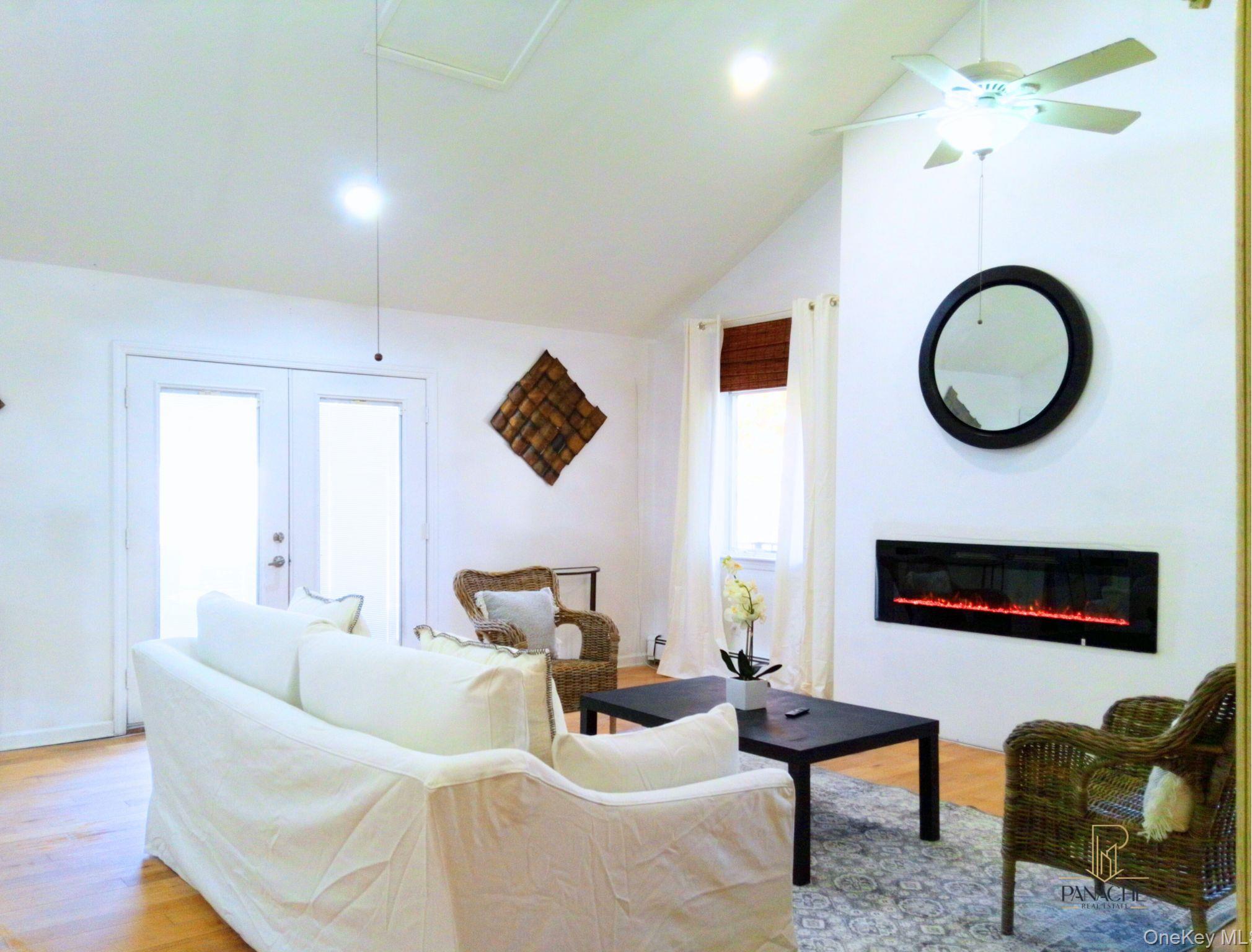 Single Family Lake Grove Suffolk County, NY 11720, MLS-922139-3